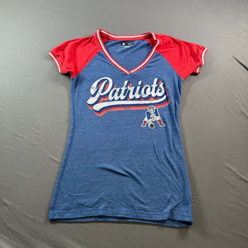 Nfl Team Apparel New England Patriots V-Neck Raglan T-Shirt Small